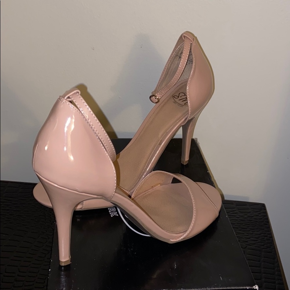 Womens Nude Sandal Heels. New! Size 10.